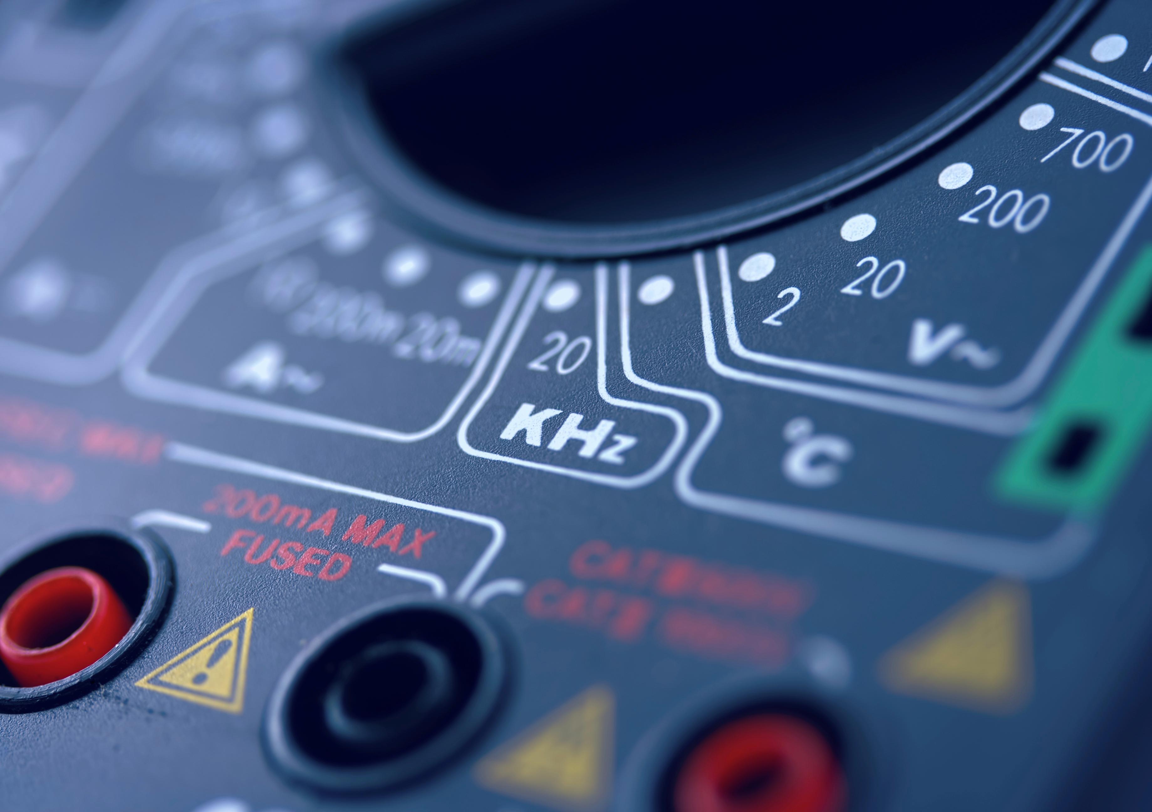 Digitalt multimeter med velgerbryter